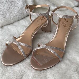 Jewel Badgley Mischka Cream and Silver Heels Sophisticated Style